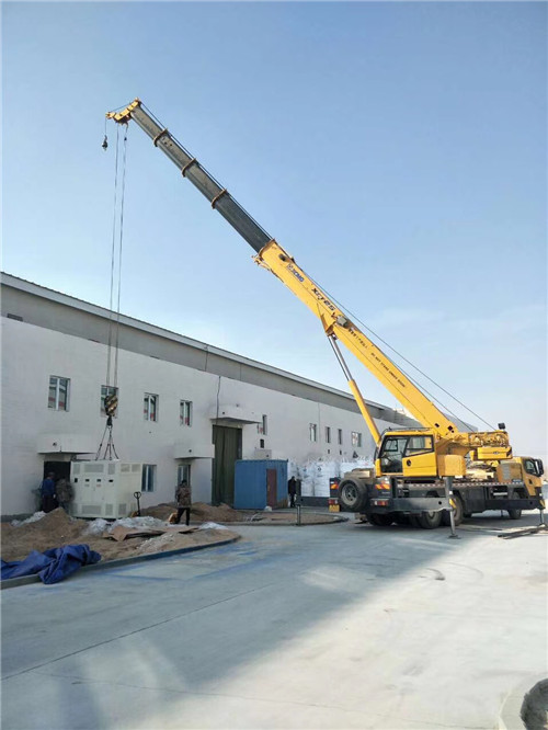 尖山区“超载就喊停”—— 吊车的 “重量保镖” 技术